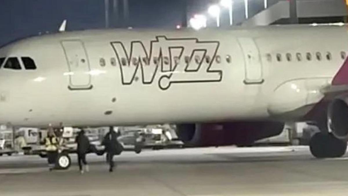 moment incredibil cu doi romani care alearga pe pista aeroportului din koln dupa un avion wizz air cum au reusit sa ajunga acolo