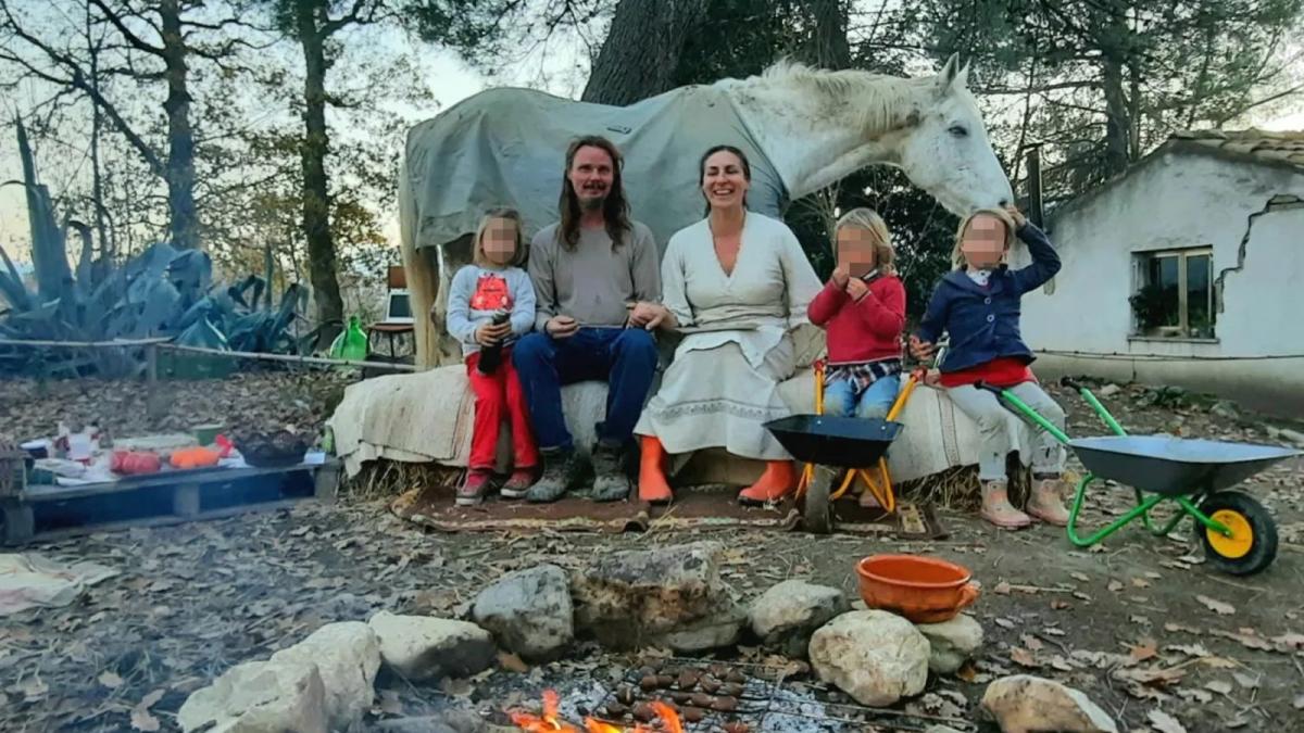 povestea copiilor din padure a socat italia un mare scandal a izbucnit dupa ce judecatorii au decis sa ii desparta de parinti