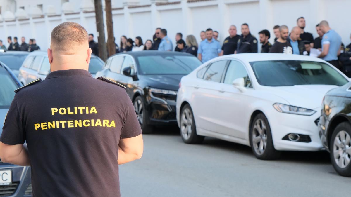 sunt proteste in penitenciarele din toata tara politistii cer sa nu se taie salariile in 2026 si sa nu se modifice pensiile militare