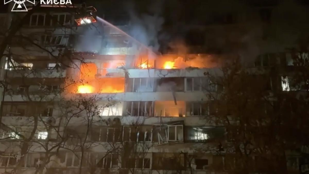 alarma aeriana in toata ucraina rusii au atacat centralele electrice explozii in kiev capitala a ramas fara apa si energie electrica