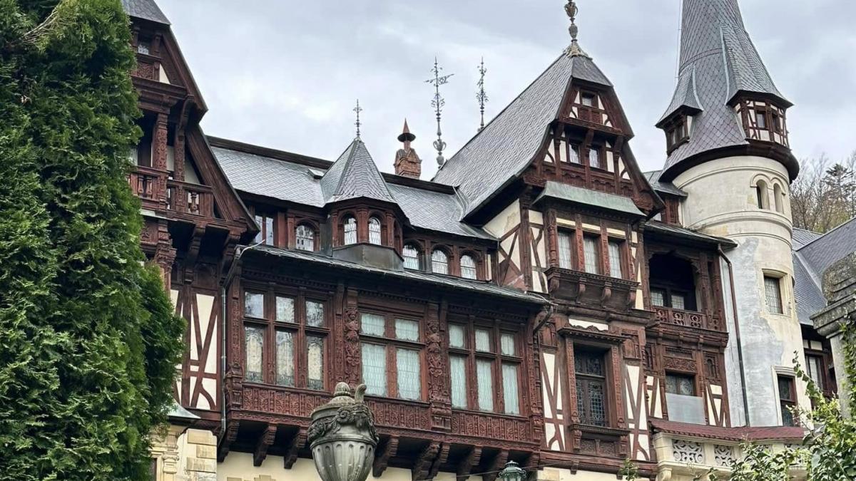 casa regala scoate la vanzare hotelul furnica un simbol al statiunii sinaia care este pretul cerut