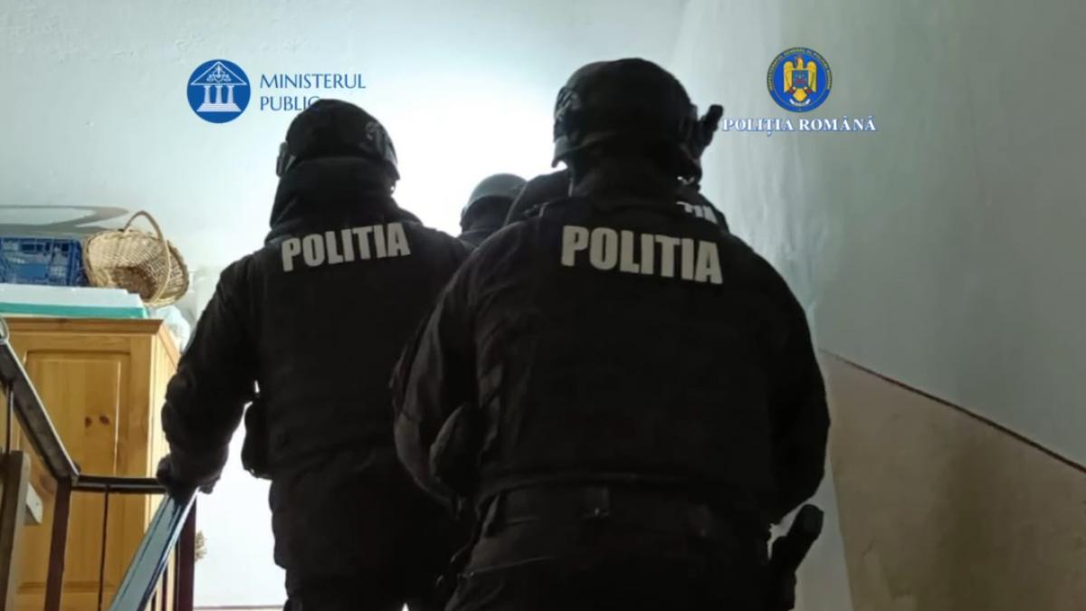 fabrica de documente false pentru persoane din rusia ucraina r moldova perchezitii in suceava sunt vizati functionari si primari