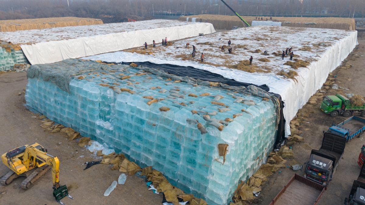 incepe constructia orasului inghetat din harbin cum arata depozitele uriase de gheata pentru cel mai mare festival de iarna din lume