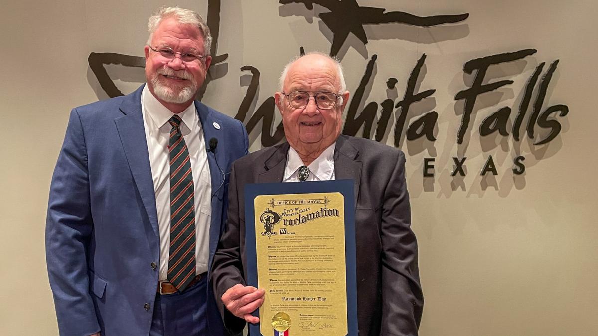 cel mai batran sofer de autobuz din lume are 95 de ani si niciun gand sa se pensioneze obosesc mai tare stand acasa