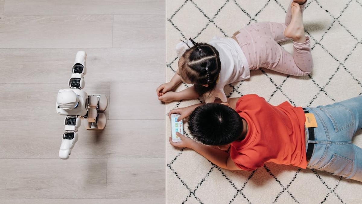 de la eroi cu pelerina la roboti complecsi de ce au copiii nevoie sa creada in bine si in rau