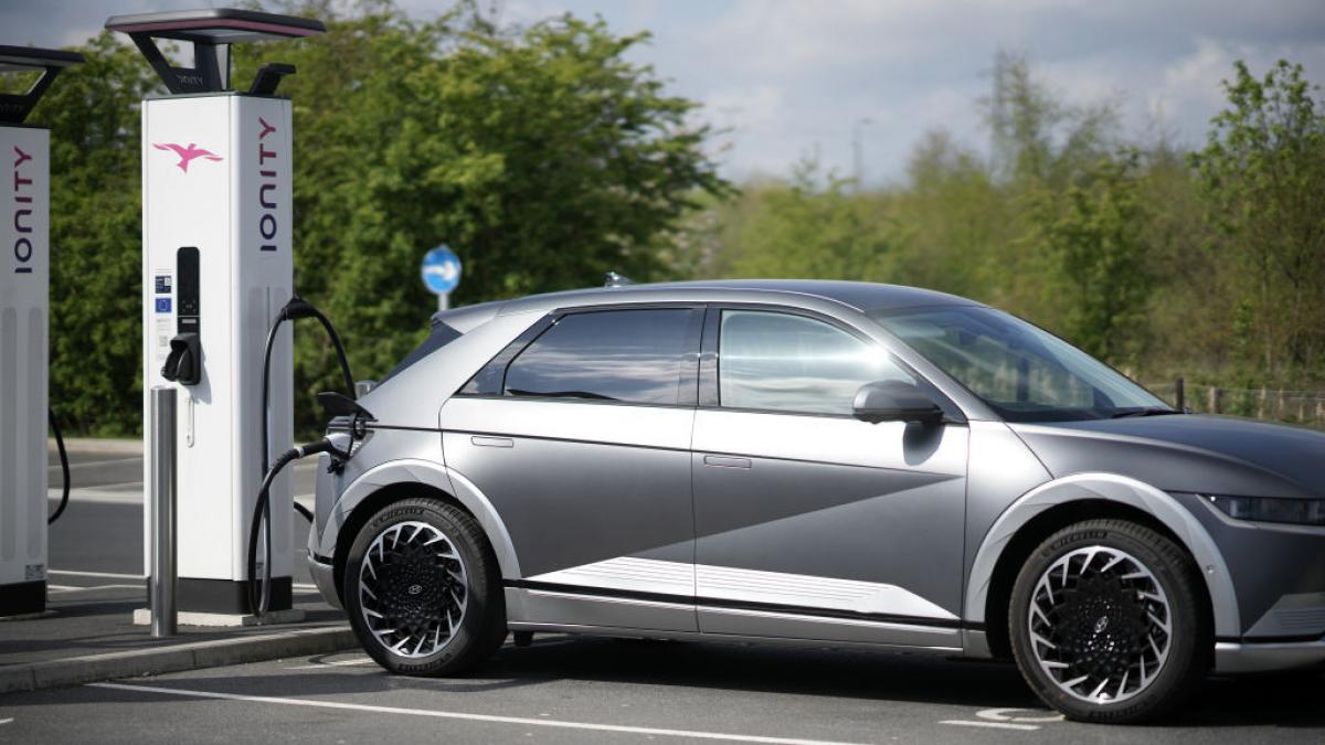 in ce tari din ue s au cumparat cele mai multe masini electrice tesla pierde teren o masina din china are vanzari mai mari cu 240