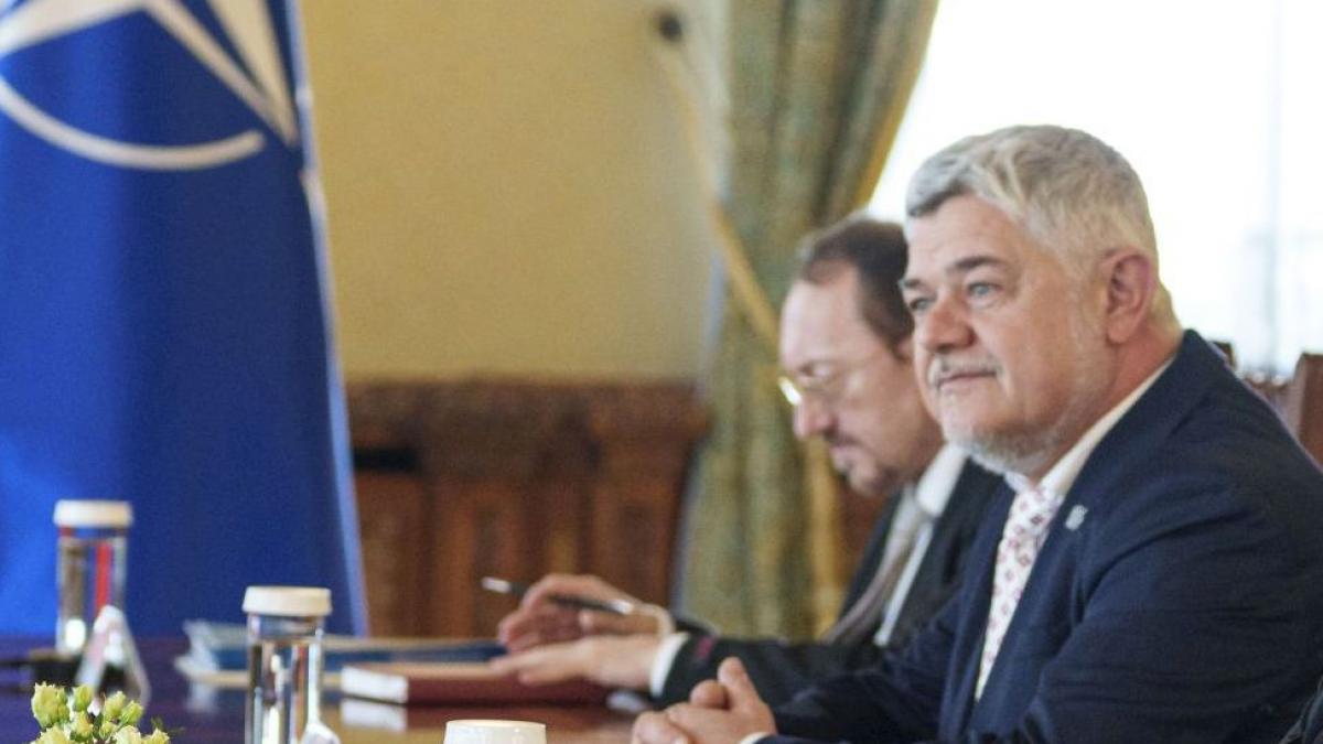 senatorii plecati de la sosoaca vor sa scoata usr din guvern cu motiunea de cenzura ninel peia n a mai apucat sa anunte la microfon