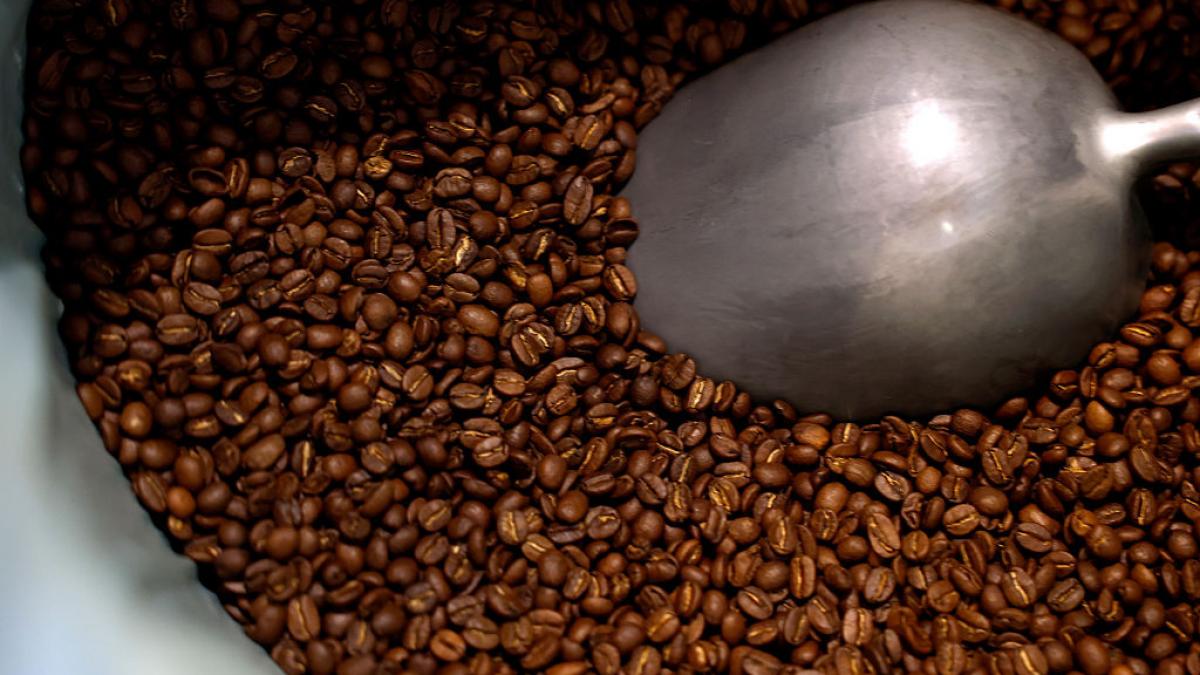 cafeaua ramane scumpa preturile la boabele de cafea arabica au atins un nivel record