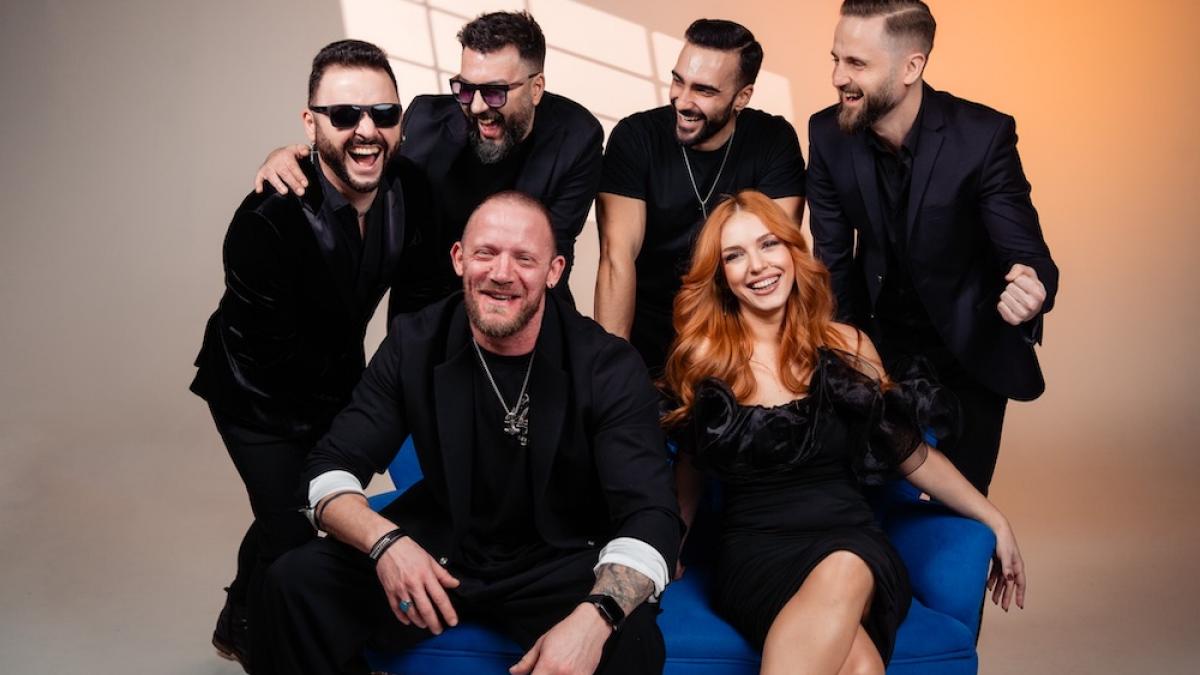 colors in stereo trupa de nunti care a dus conceptul de cover la nivel de show live premium