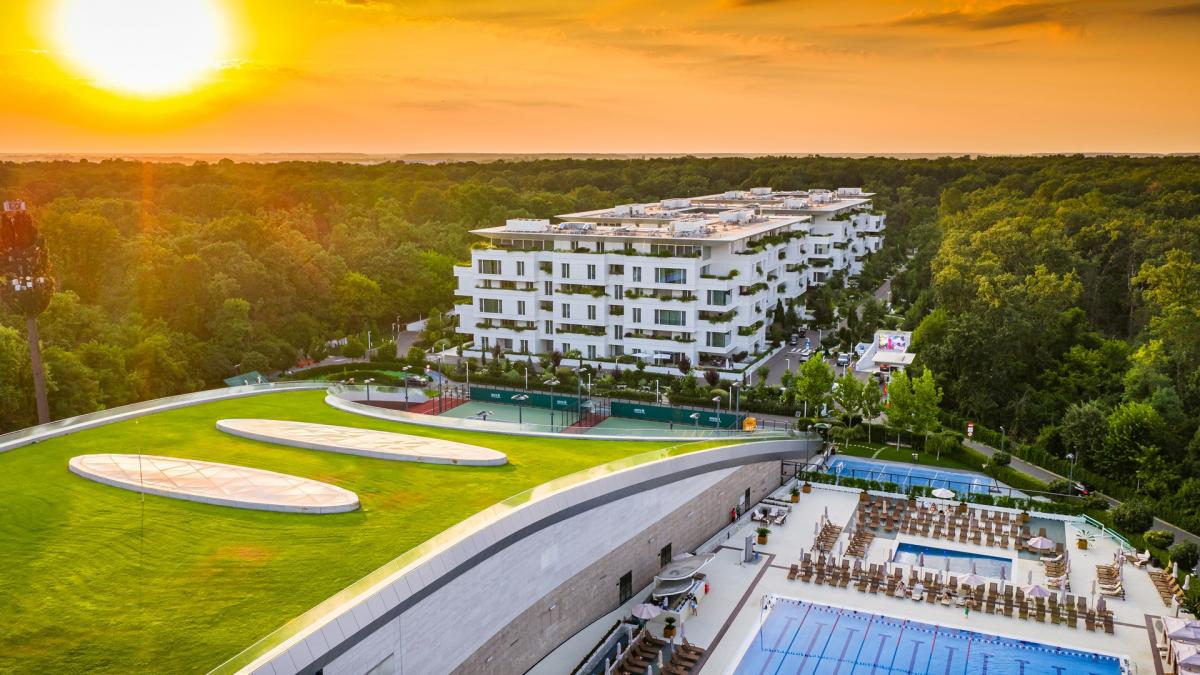 viata de zi cu zi intr o comunitate internationala exclusivista cum traiesc si interactioneaza rezidentii stejarii