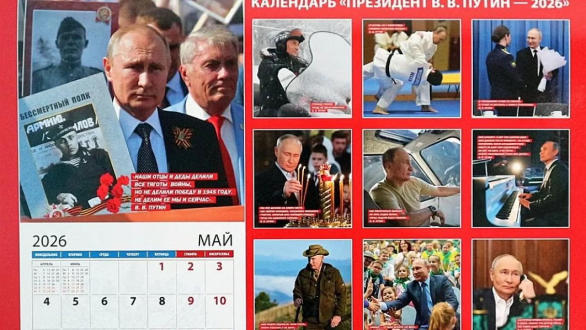 calendarul de propaganda cu putin cantand la pian si citate inspirationale dormi putin munceste mult si nu te plange