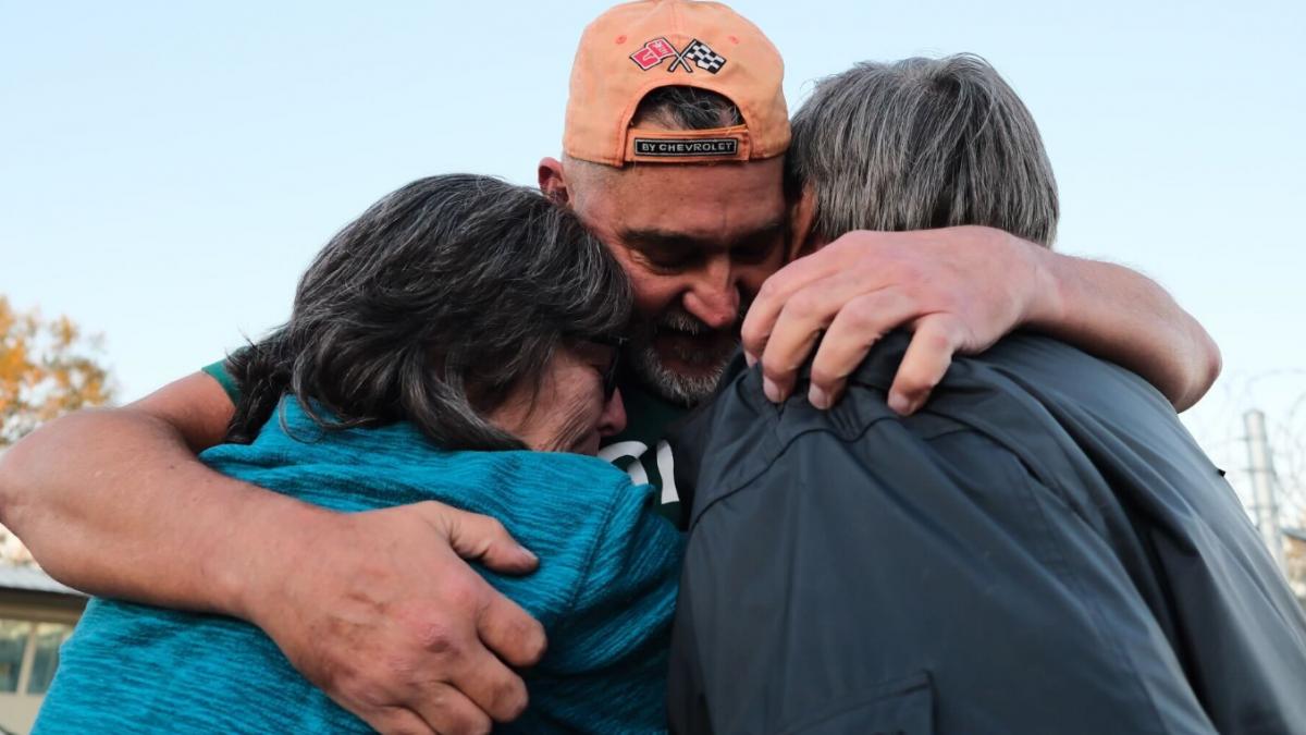 cazul tulburator al barbatului eliberat dupa ce a stat 30 de ani pe culoarul mortii o filmare arata ce s a intamplat de fapt in 1998