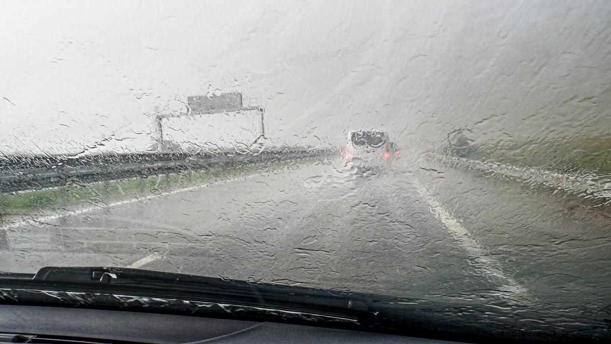 ciclonul adel aduce vreme severa in romania e cod galben de ploi torentiale in opt judete harta zonelor vizate