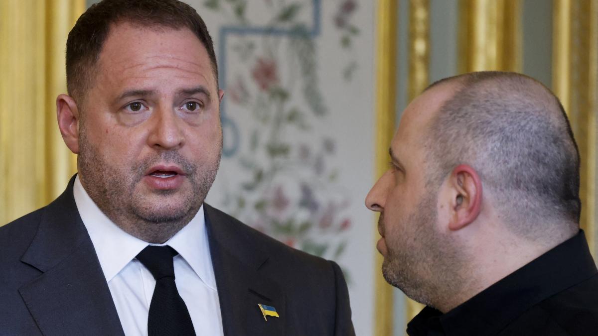 procurorii anti coruptie fac perchezitii la administratia prezidentiala din kiev e vizat seful de cabinet al lui zelenski