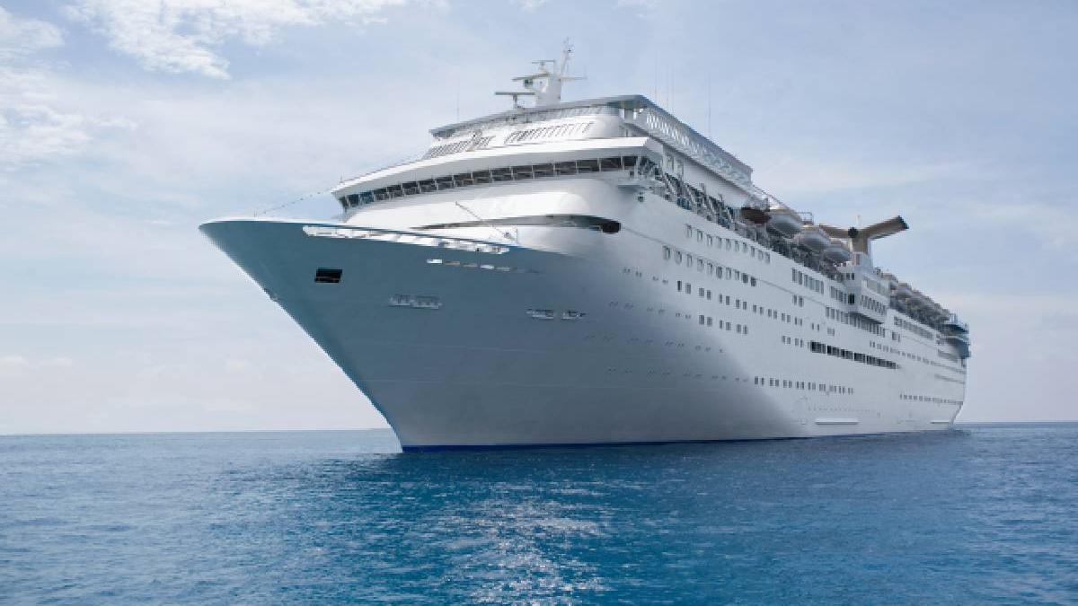 un britanic de 76 de ani dat disparut in tenerife cautari intense dupa ce a cazut de pe un vas de croaziera