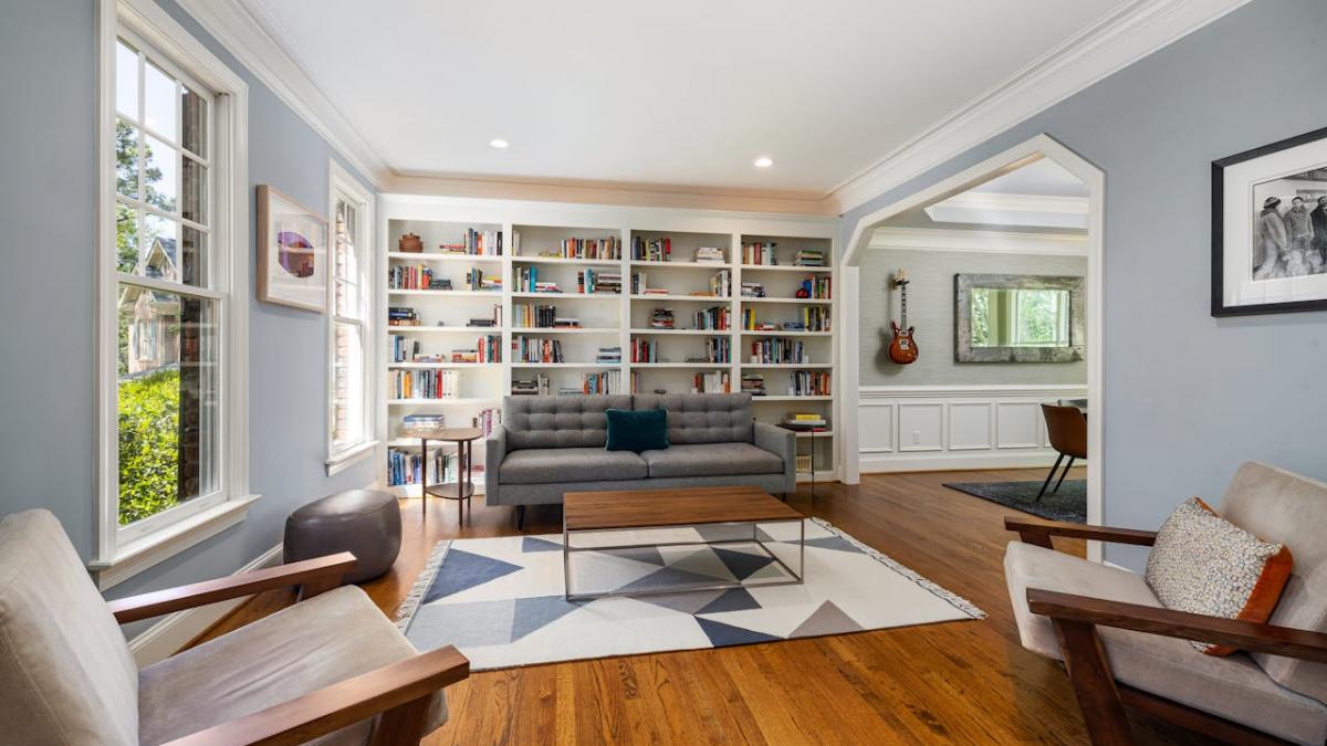 cum iti organizezi eficient spatiul cu mobilier versatil pentru hol si living