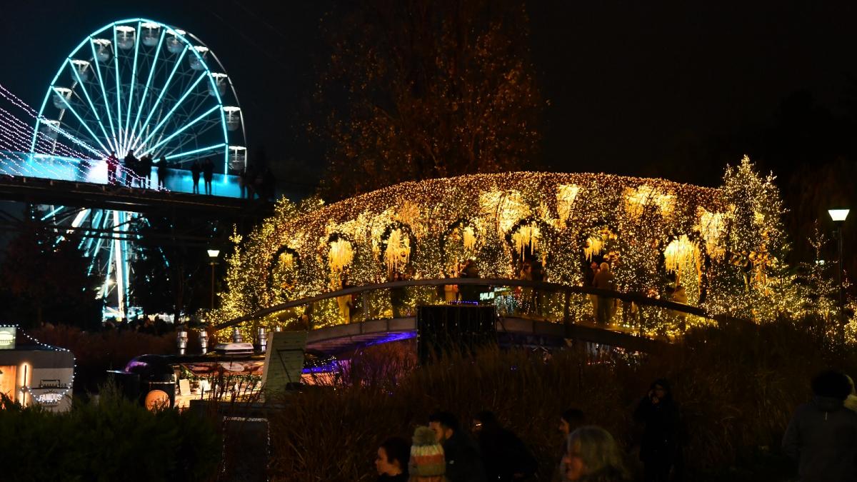 magie in sectorul 6 400 000 de luminite si patinoar de 750 de metri patrati la targul de craciun