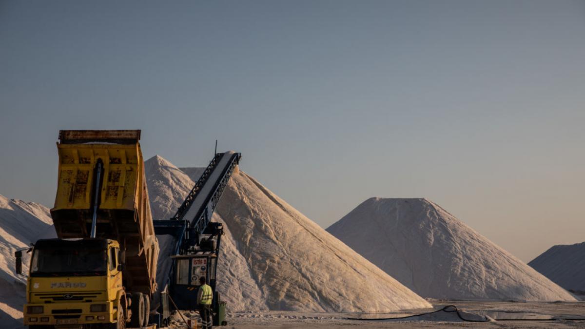 o fabrica de sare se va deschide la odesa si va ajuta la refacerea unei zone a marii negre cunoscute pentru namolul terapeutic rar