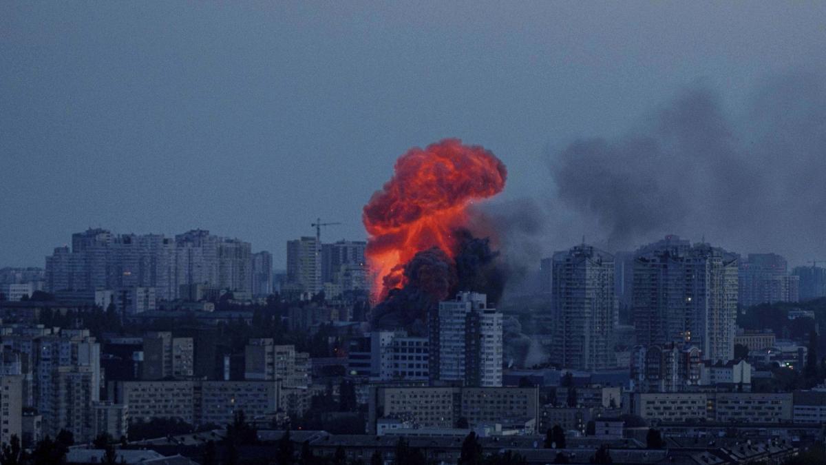 rusia a bombardat masiv kievul intr un atac soldat cu cel putin 3 morti si zeci de raniti ucraina a doborat 558 de drone shahed