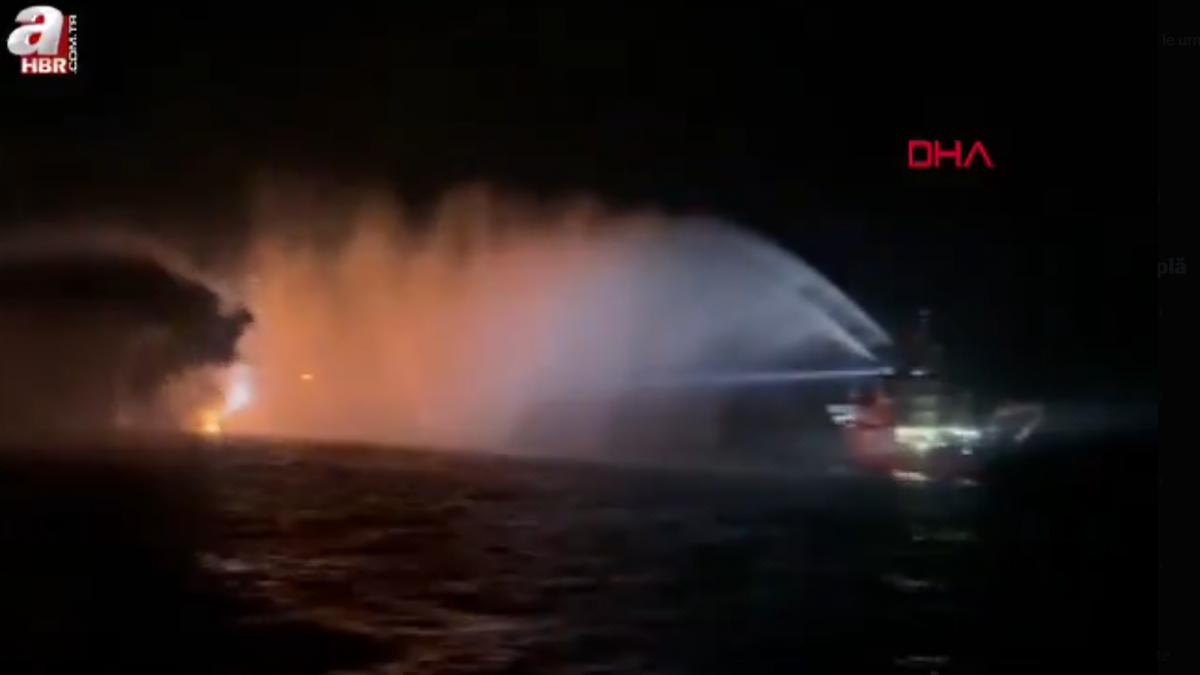 ucraina a lovit petrolierele din flota fantoma a rusiei cu drone navale sea baby imagini cu momentul atacului din marea neagra