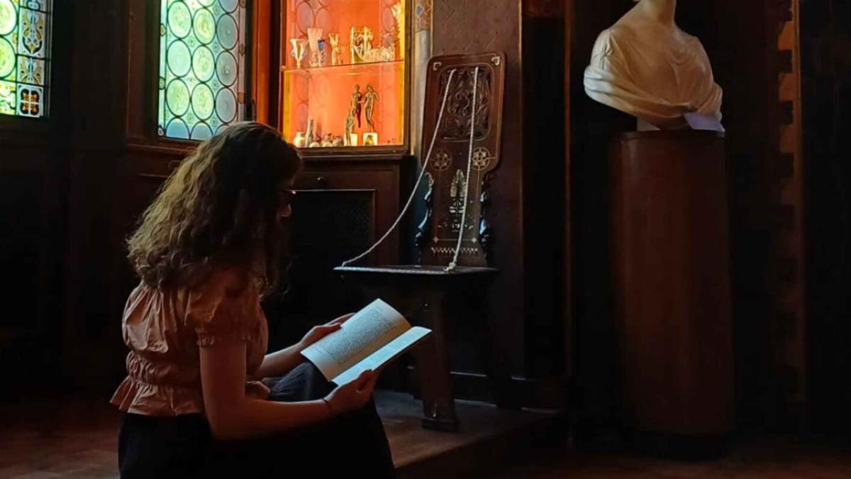 la milano tinerii au lansat o noua moda ce inseamna silent book party si cat platesc pentru asta