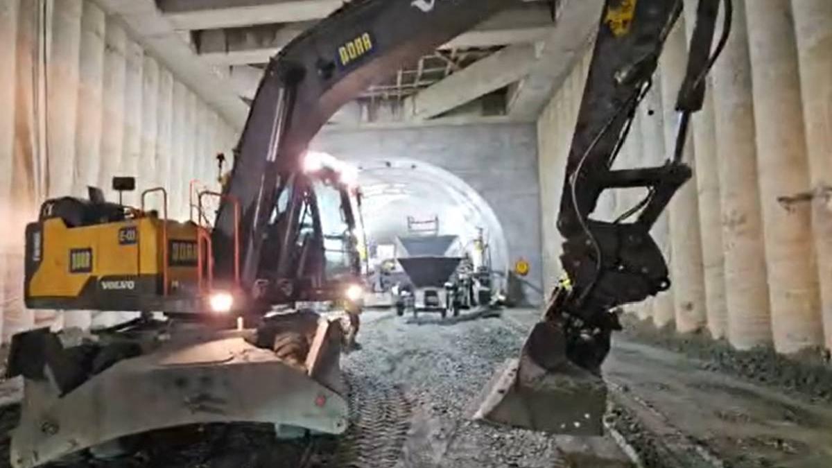 lucrarile pe sectiunea 4 a autostrazii sibiu pitesti au ajuns la 82 primul tunel rutier sapat cu metoda austriaca aproape finalizat