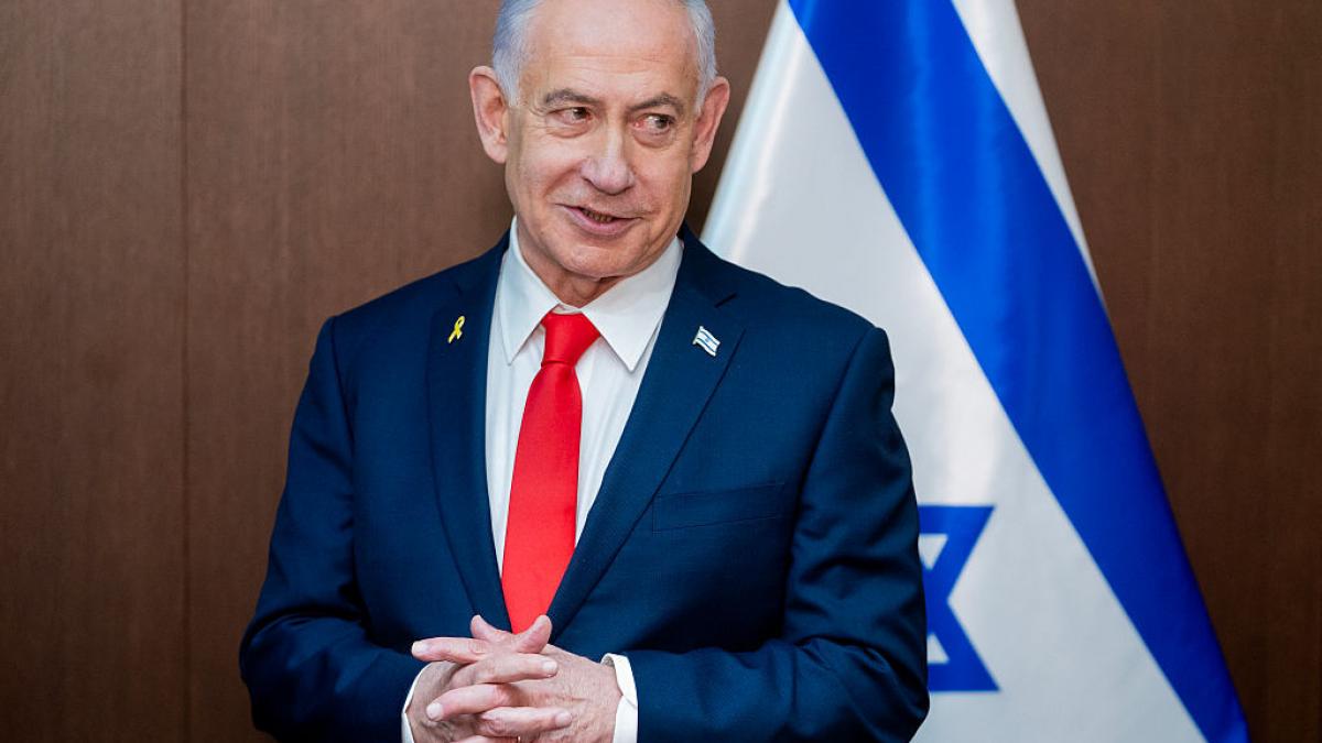 netanyahu ii cere presedintelui sa l gratieze si trump a pledat pentru el trabucuri si sampanie cui naiba ii pasa