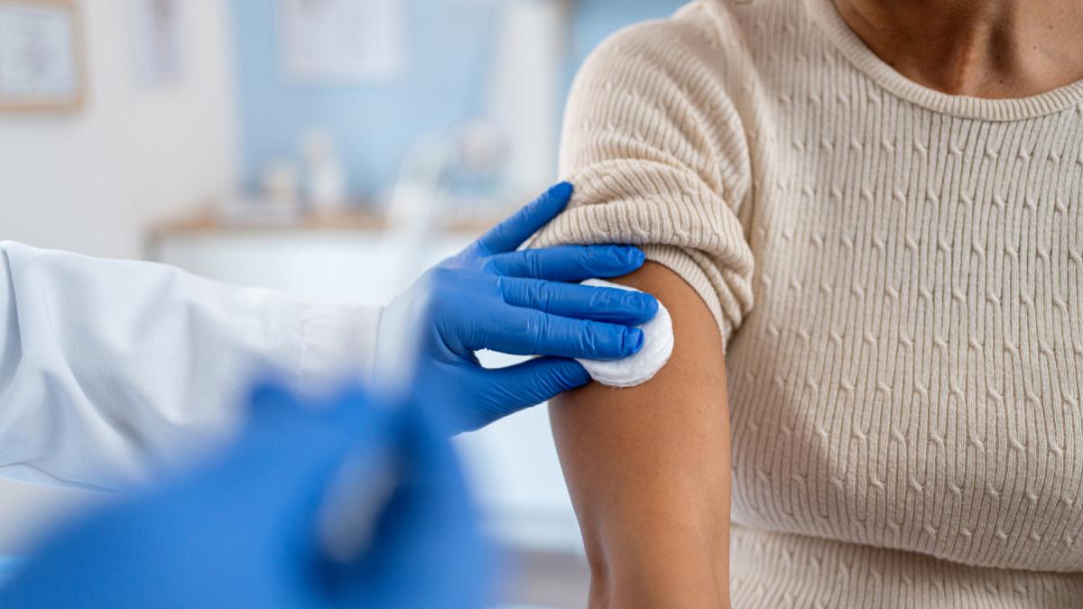 anglia lanseaza un plan national pentru a elimina transmiterea virusului hiv pana in 2030 si introduce testarea la urgente