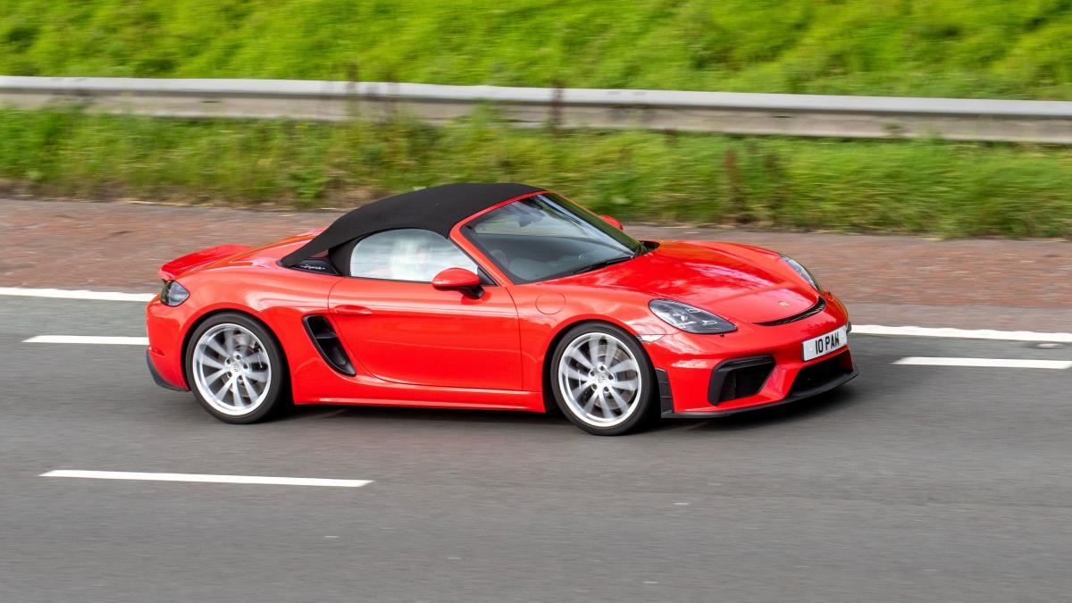 haos in rusia sute de masini porsche s au blocat dintr o data ce s a intamplat