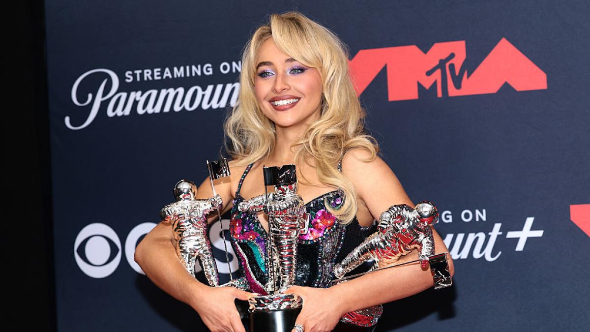 cantareata sabrina carpenter ii cere lui trump sa nu i mai foloseasca muzica acest videoclip este malefic si dezgustator