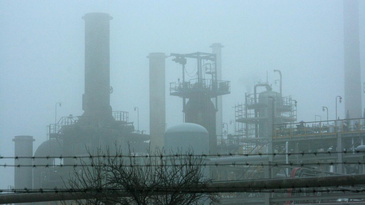 criza apei risca sa inchida rafinaria care asigura 35 din combustibilul tarii expert s ar lasa cu cresteri importante de preturi