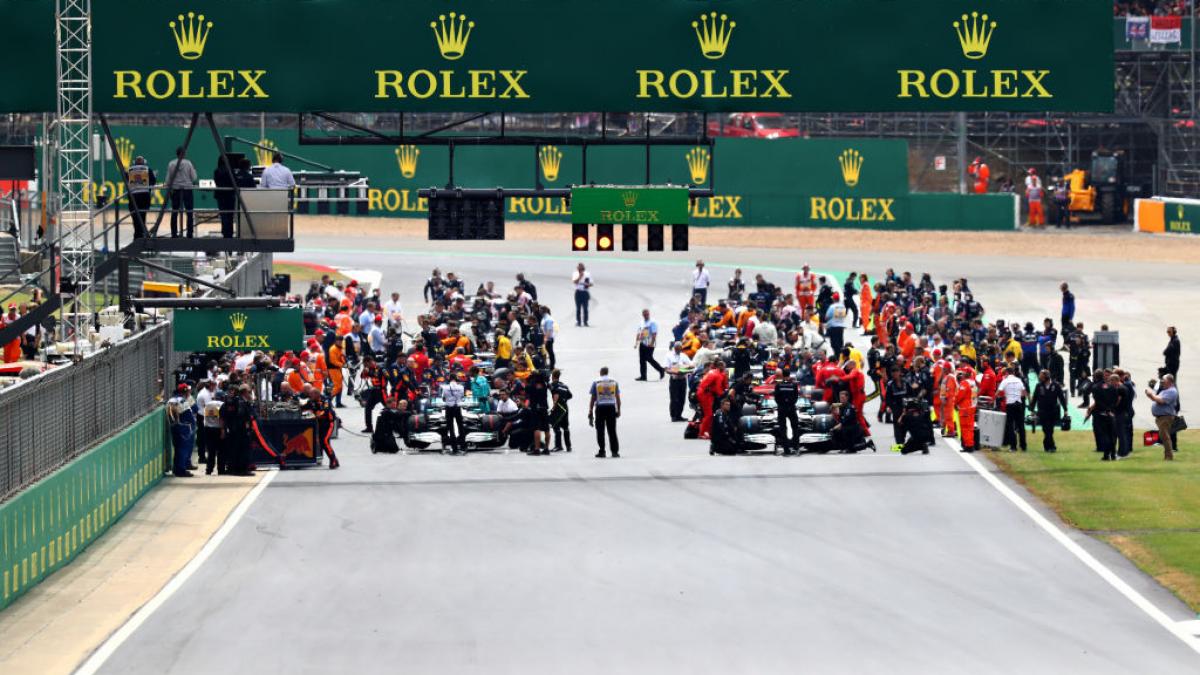 formula 1 cum va arata grila de start in 2026 hadjar ii ia locul lui tsunoda la red bull arvid lindblad debuteaza la racing bulls