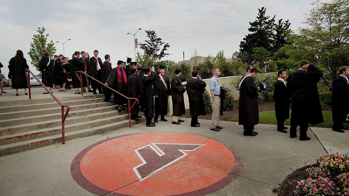 universitati renumite in centrul unui scandal urias aplicatiile studentilor evaluate cu inteligenta artificiala care nu oboseste