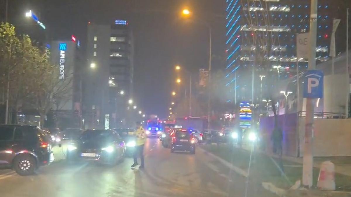 alerta de incendiu la un mall din nordul bucurestiului subsolul s a umplut de fum iar oamenii au fost evacuati