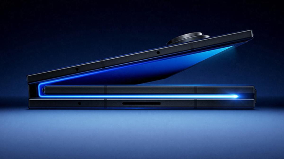 cel mai mare smartphone pliabil cu trei ecrane a fost dezvaluit pe tableta care devine telefon se pot folosi trei aplicatii simultan