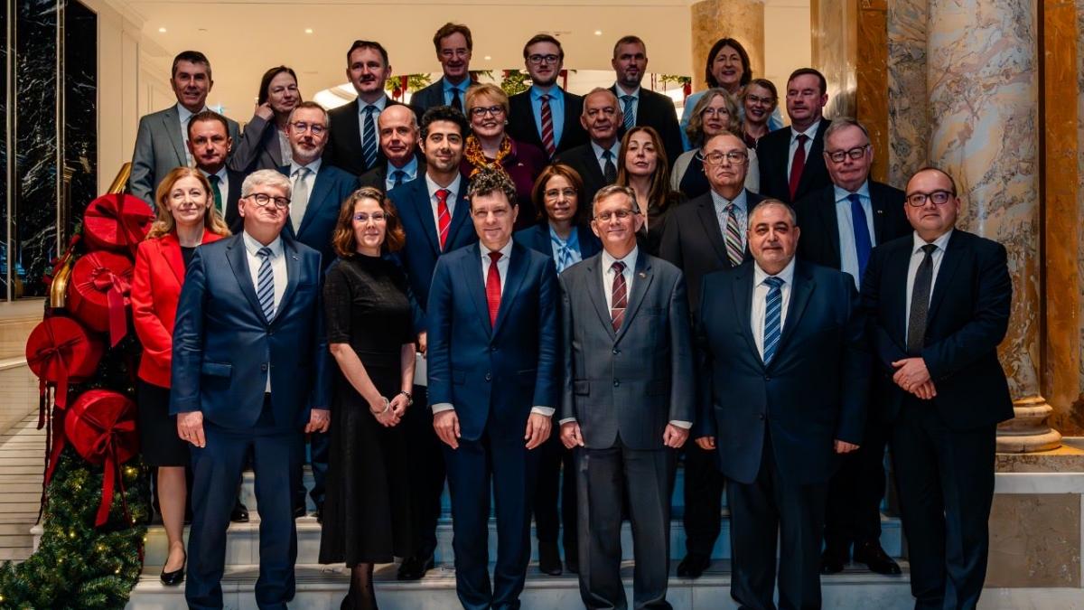 nicusor dan s a intalnit cu ambasadorii statelor ue la bucuresti am subliniat importanta intaririi apararii europene