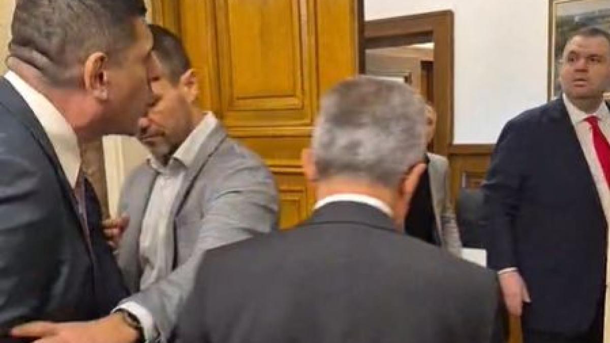 parlamentari la un pas de bataie la sofia dupa protestele masive mafia murdara a ajuns in parlament