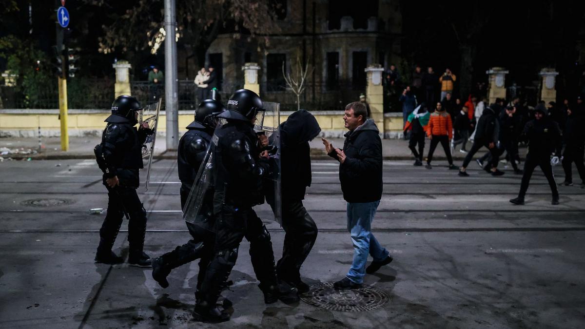 parlamentul bulgar a retras la cererea guvernului propunerea de buget pentru 2026 in urma manifestatiilor