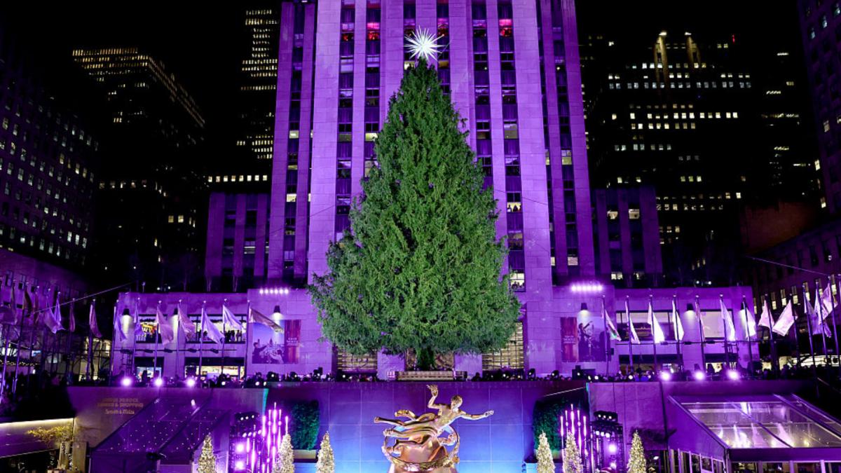 momentul in care e aprins celebrul brad de la rockefeller center din new york are in varf o stea cu 3 milioane de cristale swarovski
