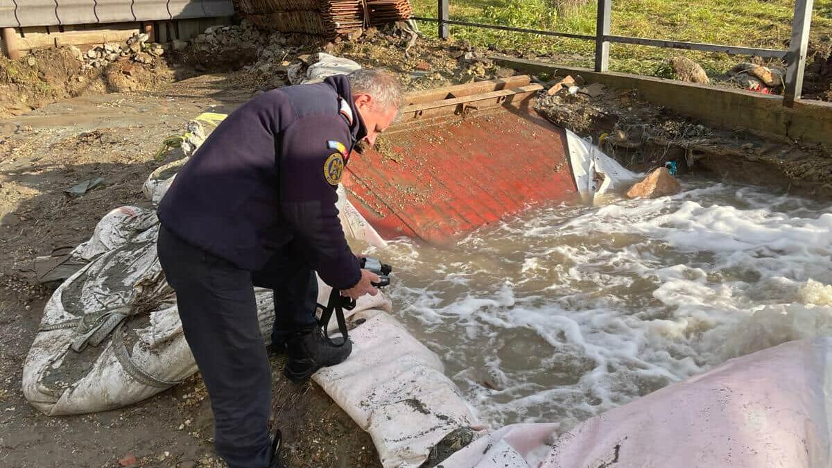 un bihorean care sapa un put in curte a dat de o punga de gaz familia a fost evacuata se intervine de urgenta
