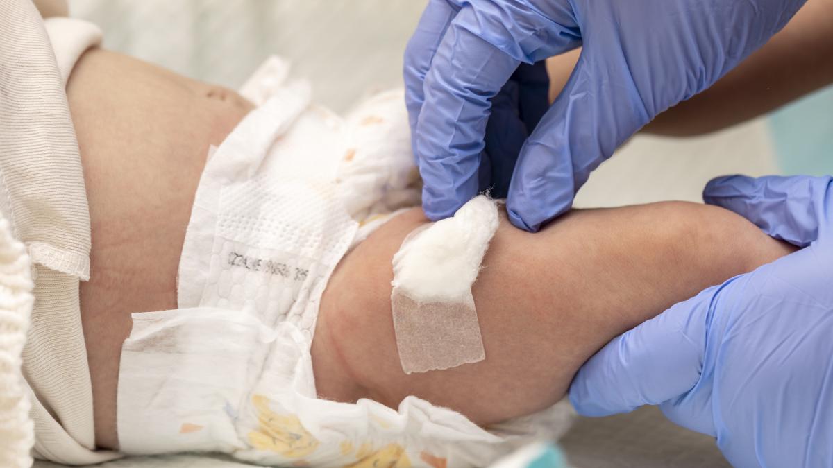 decizie controversata in sua vaccinarea nou nascutilor impotriva hepatitei b este lasata la latitudinea parintilor