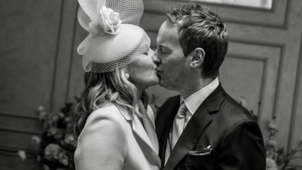 samantha din sex and the city s a maritat la 69 de ani la nunta au fost doar 12 invitati kim cattral a mai fost mireasa de trei ori