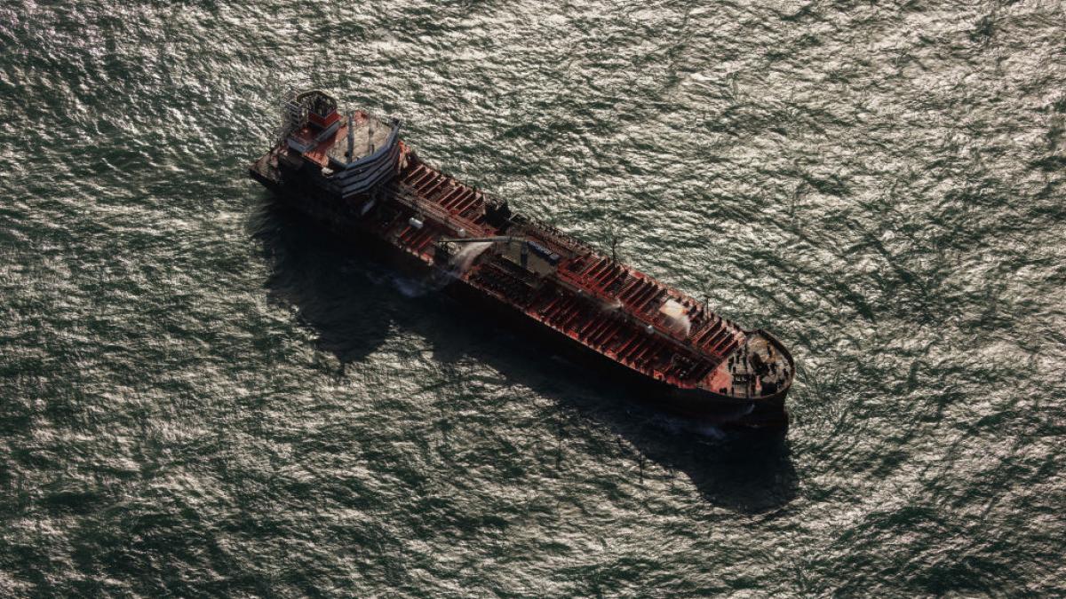 bulgaria reactioneaza nervos dupa ce petrolierul lovit de ucraineni a fost remorcat si abandonat de turci in apele sale