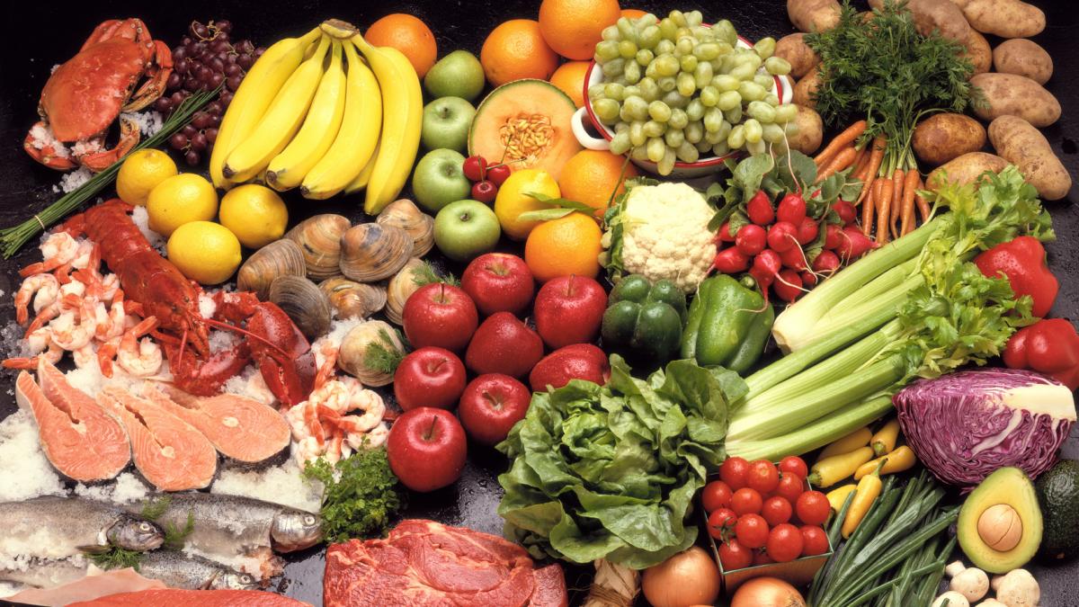 cele 12 fructe si legume cu cele mai multe pesticide majoritatea substantelor gasite sunt legate de aparitia cancerului