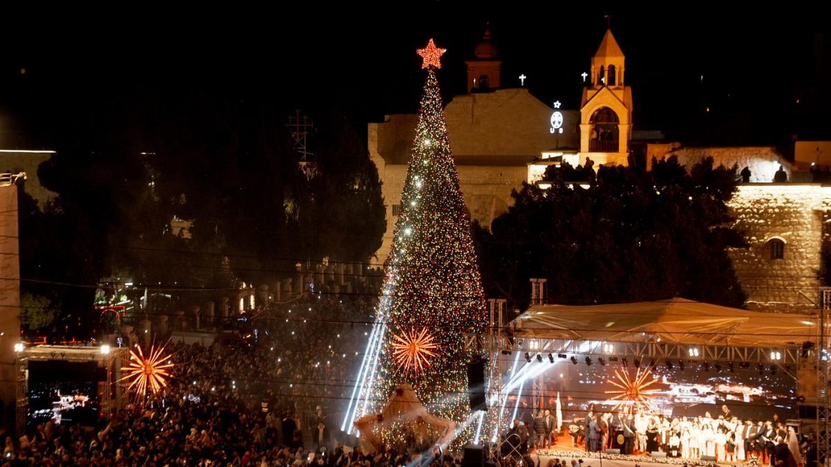 bradul de craciun din betleem a fost aprins pentru prima data de la inceputul razboiului ce spun oamenii despre atmosfera in oras