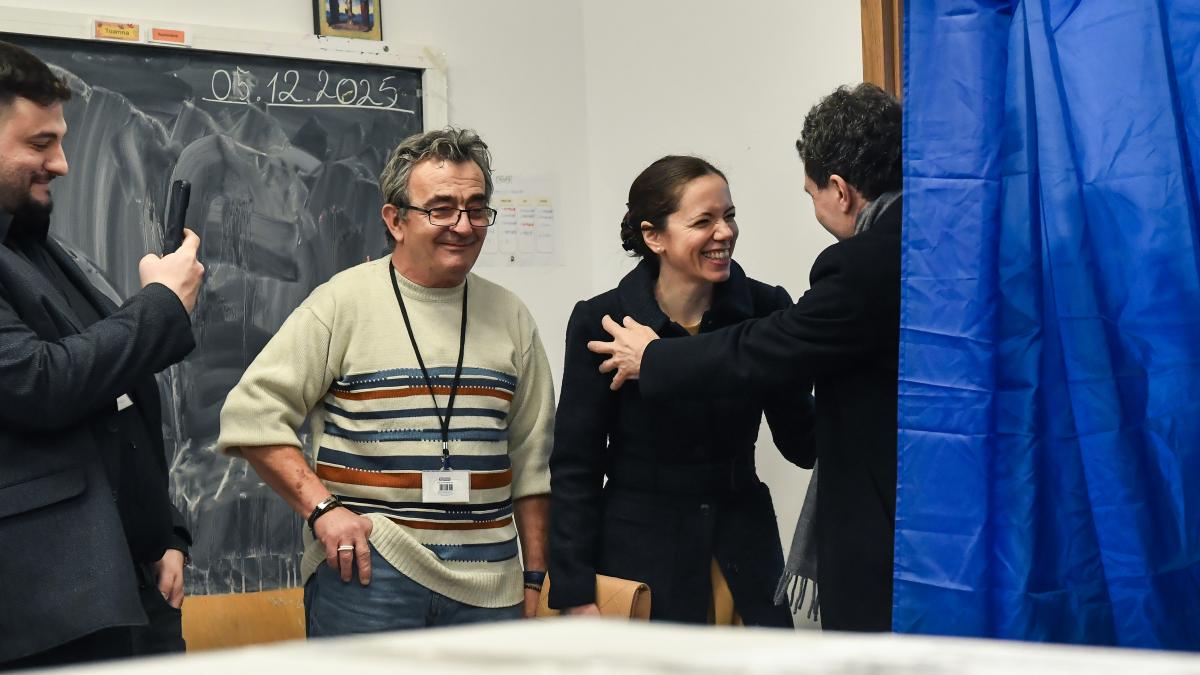 ce raspunde nicusor dan cand e intrebat de ce nu a votat si mirabela gradinaru nu va ingrijorati totul e in regula in familie