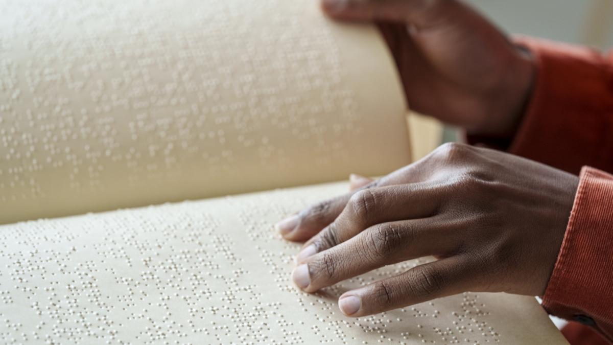 premiera la gaudeamus 2025 o tipografie a lansat carti pentru nevazatori