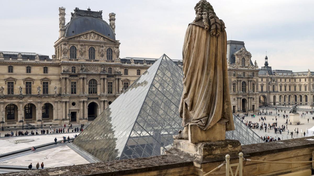 sute de capodopere au fost deteriorate de o scurgere de apa in muzeul luvru