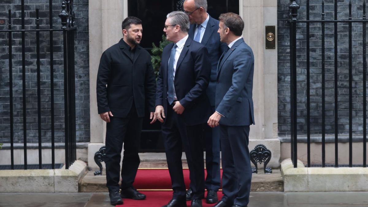 zelenski discuta cu starmer macron si merz la londra despre planul de pace al lui trump mai avem niste asi in maneca