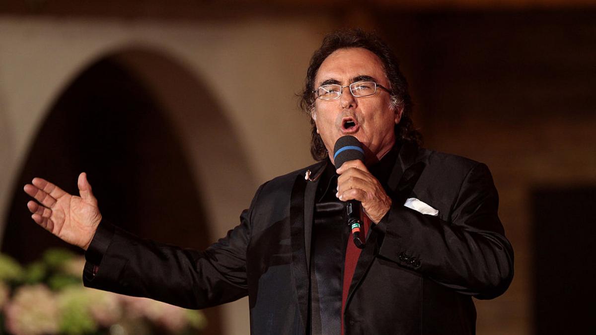 Al Bano canta pe scena